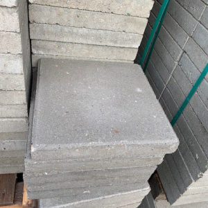 Aardrijkskunde ijzer Medicinaal 30x30 rode betontegels 8cm dik NIEUW - Gebruikte Bestrating