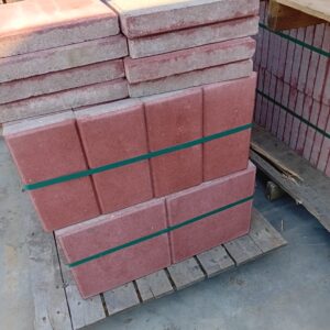 Betontegels 30x30x4.5cm / 15x30x4.5cm rood (P04)